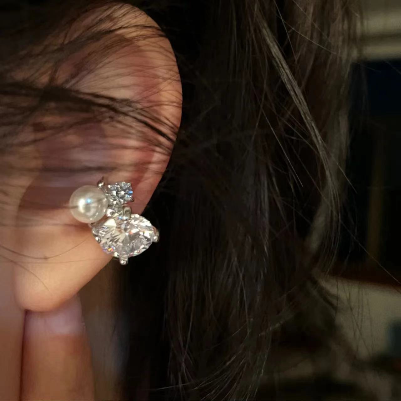Ear Cuff No Piercing - قطعة واحدة من مشبك الأذن اللامع