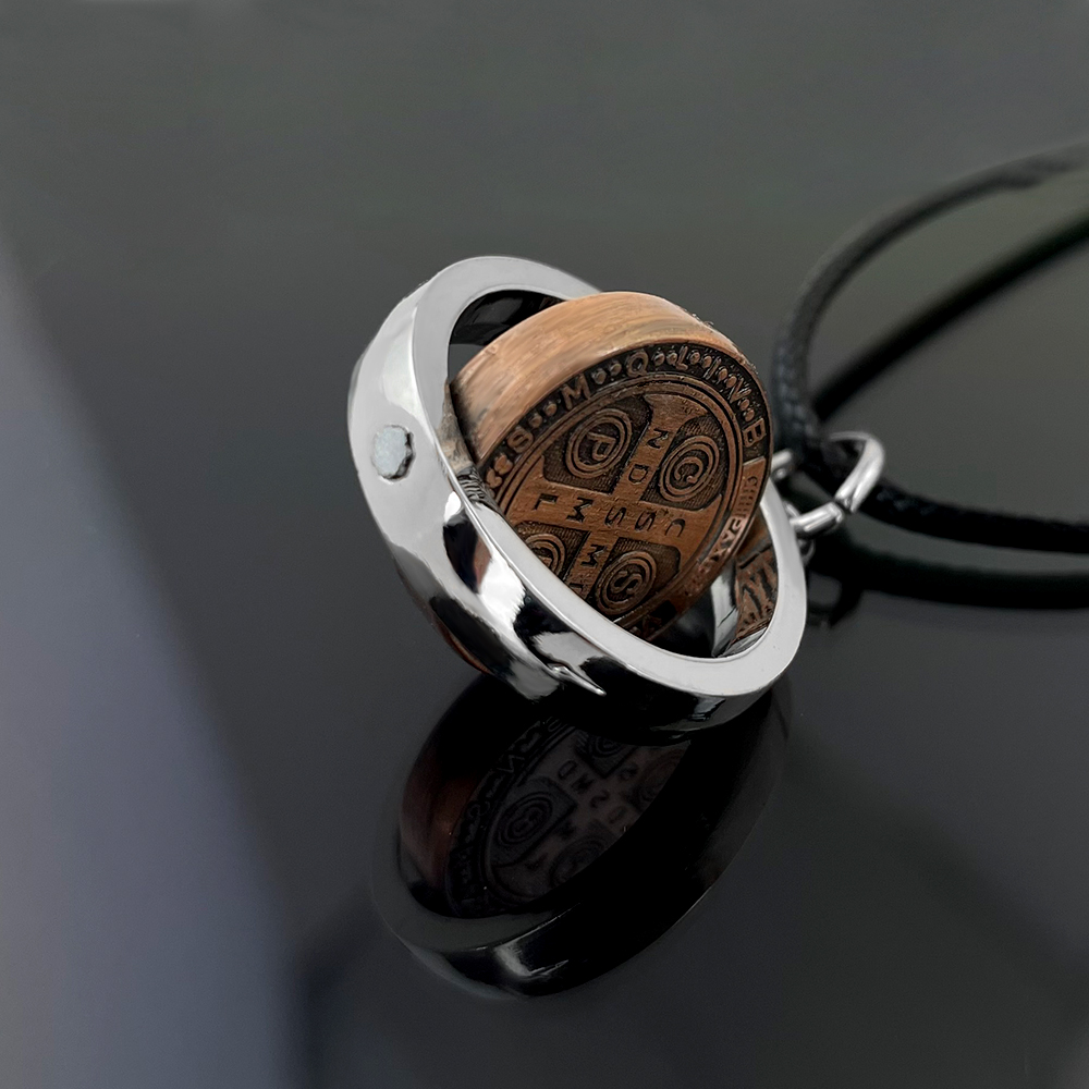 قلادة جديدة بتميمة القديس بيني - مراجعة Jewelry & Watches Sp Zo O وسعره